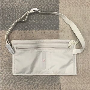 Swiss gear Fanny pack , super slim , easy to hide